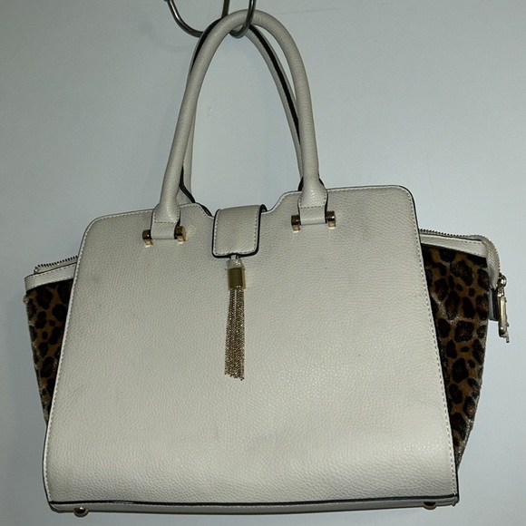 CHEETAH AND WHITE PURSE - Picture 2 of 3